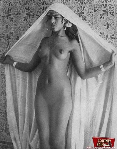 12P Vintage ethnic posing from the thirties