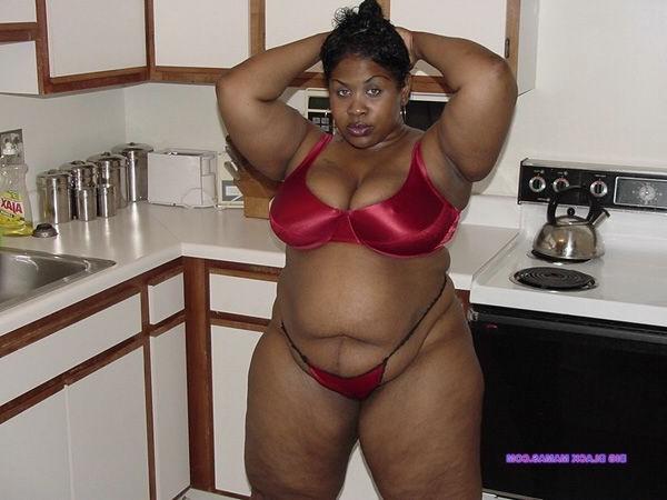 16P Awesome pics of big black mamas posing for you