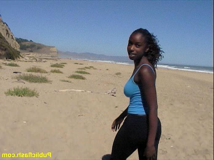 16P Natural Tit Ebony Exhibitionist Naked at the Beach