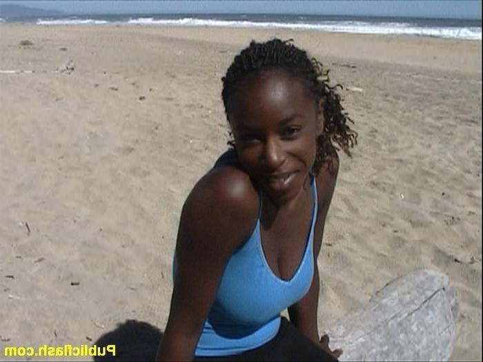 16P Natural Tit Ebony Exhibitionist Naked at the Beach