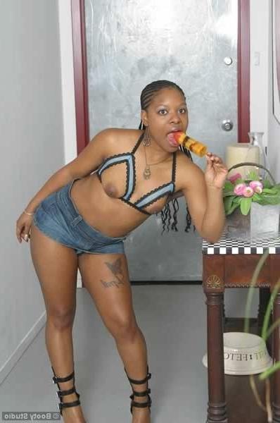 15P Black babe posing for the camera