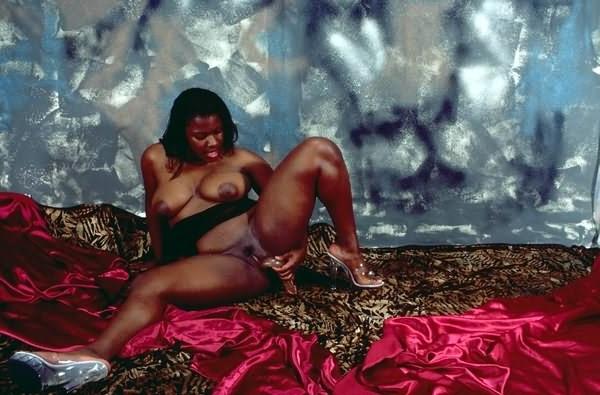 20P Ebony plumper toying