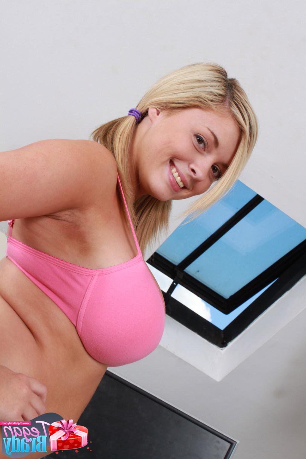 16P Big natural tits teen