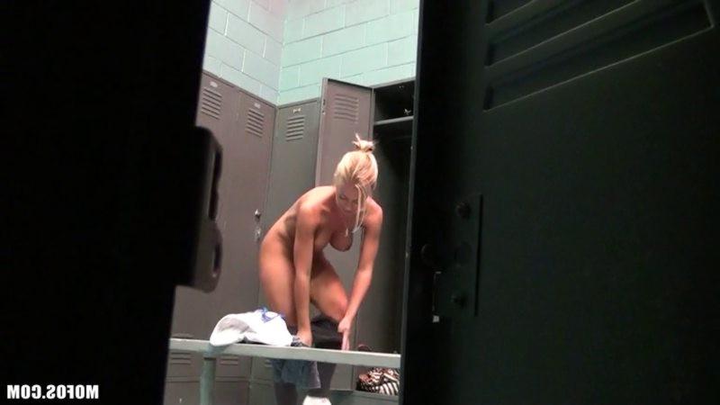 16P Nicole Aniston shows a voyeur how flattered she is