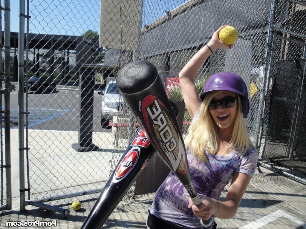 16P Cute blonde girlfriend enjoys all kinds of balls
