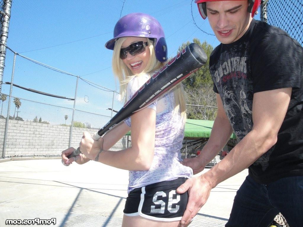 16P Cute blonde girlfriend enjoys all kinds of balls