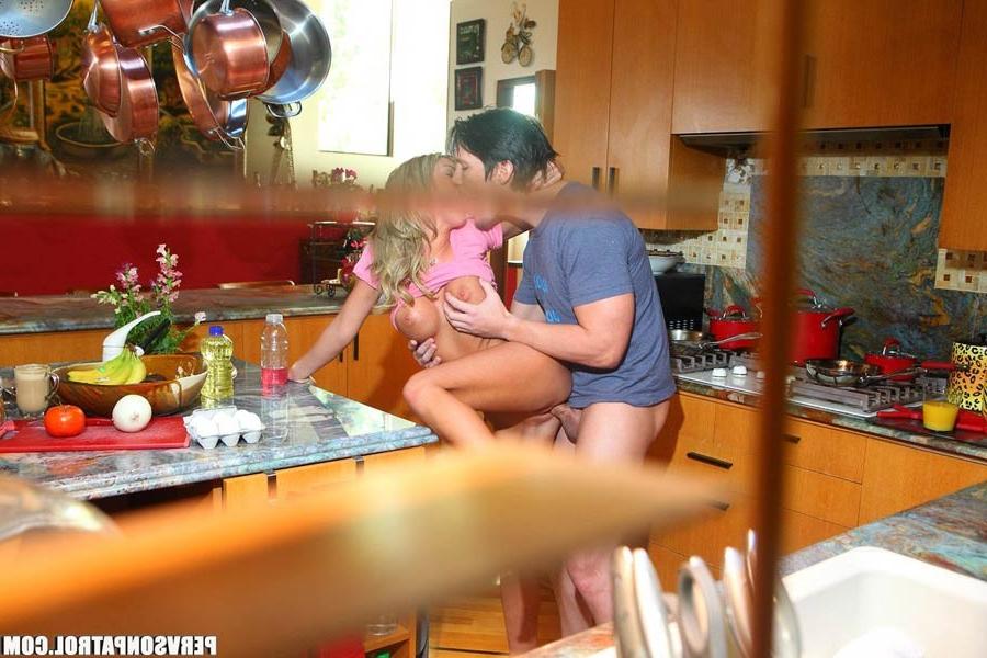 17P Hardcore blonde fucking her boyfriend while people spy