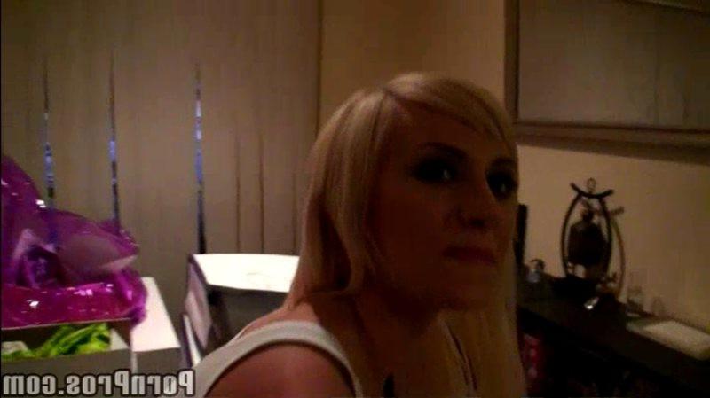 12P Tattooed Emma Mae fucks her boyfriend at home