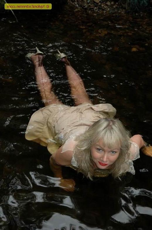 12P Nylon fetish milf Sue in stockings outside