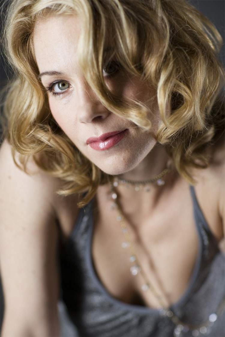 15P married with qhildren costar Christina Applegate nude and see thrus
