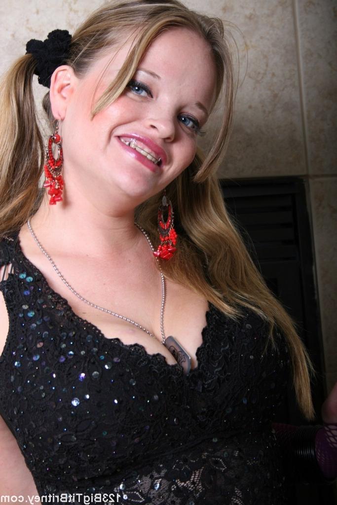 18P SPunk blonde amateur playing with her big natural titties