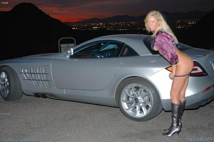 16P Tanned blonde babe posing at night outdoors