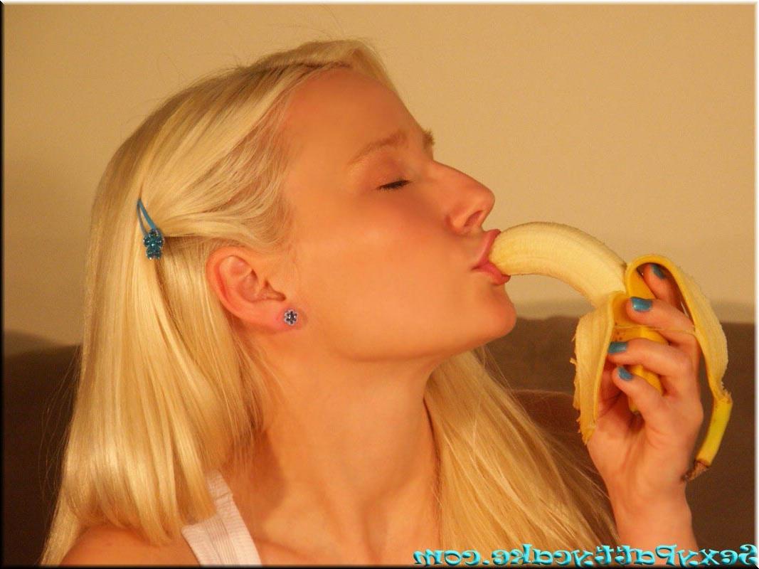 16P Busty blonde teen eating a banana