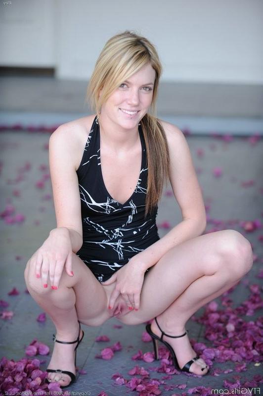 16P Tall Skinny Blonde Shows Tits