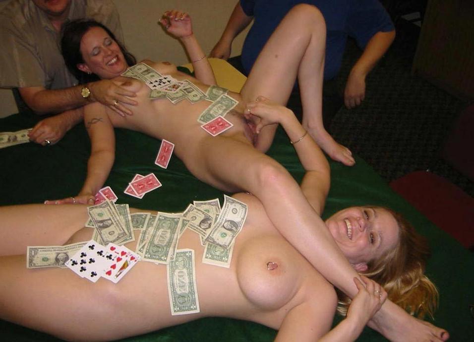 20P Amateur girls playing strip-poker