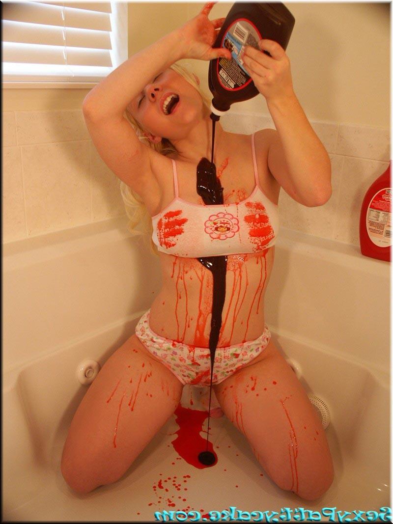 20P Busty blonde getting messy