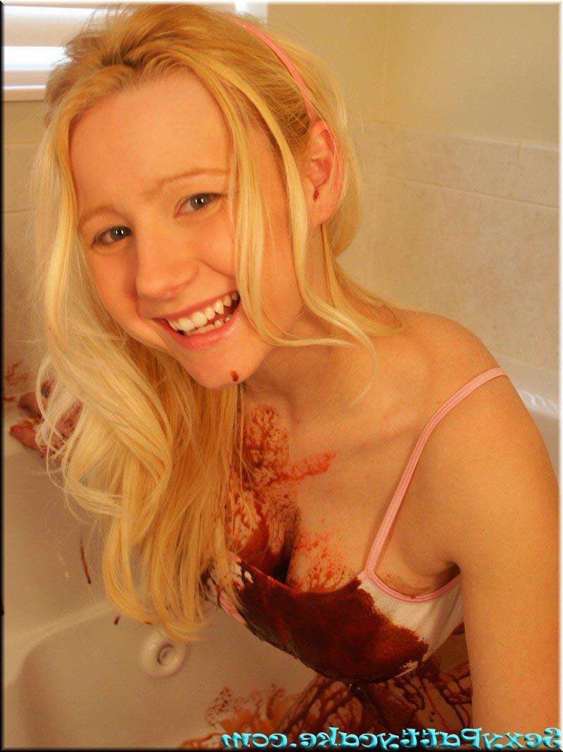 20P Busty blonde getting messy