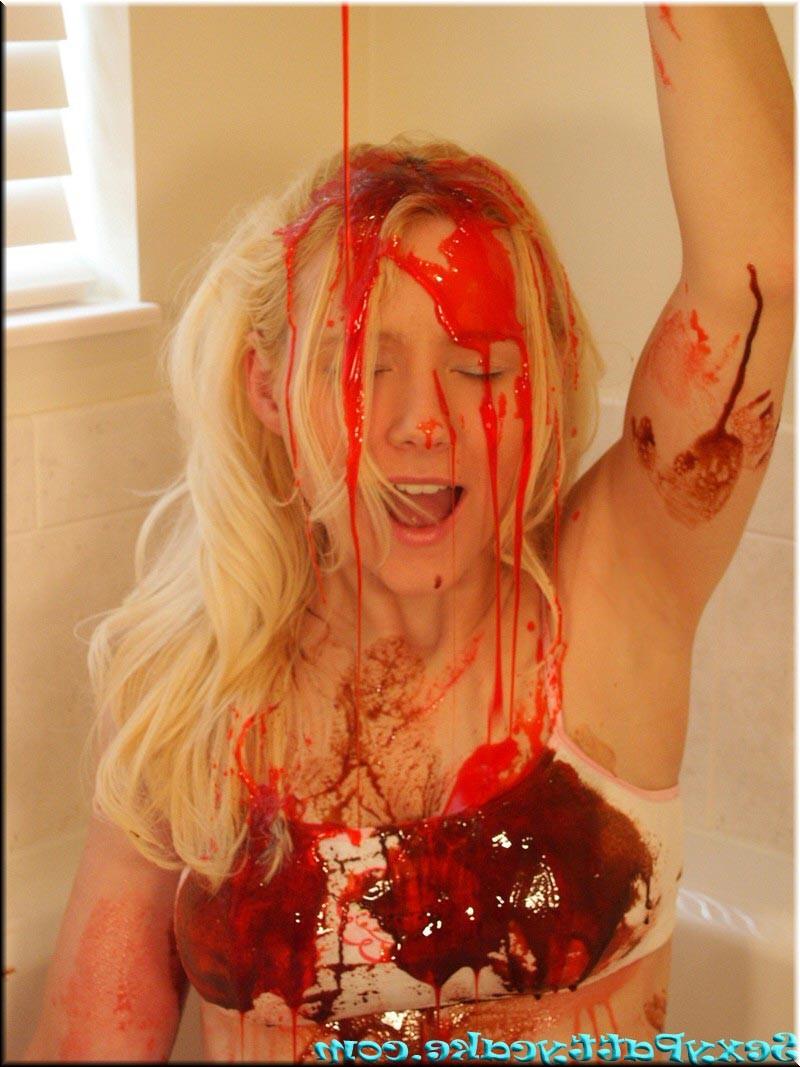 20P Busty blonde getting messy