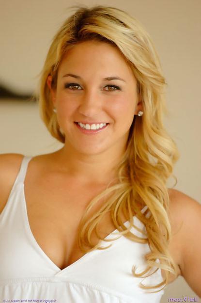 15P Blonde knockout Lia is innocent in white lingerie