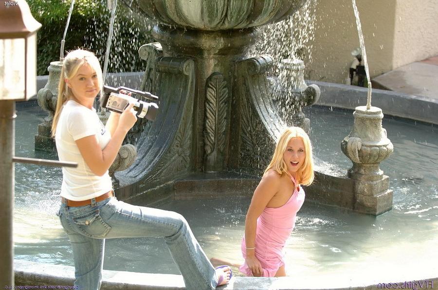 16P Blonde exhibitionist girl washes her pussy and ass at fountain