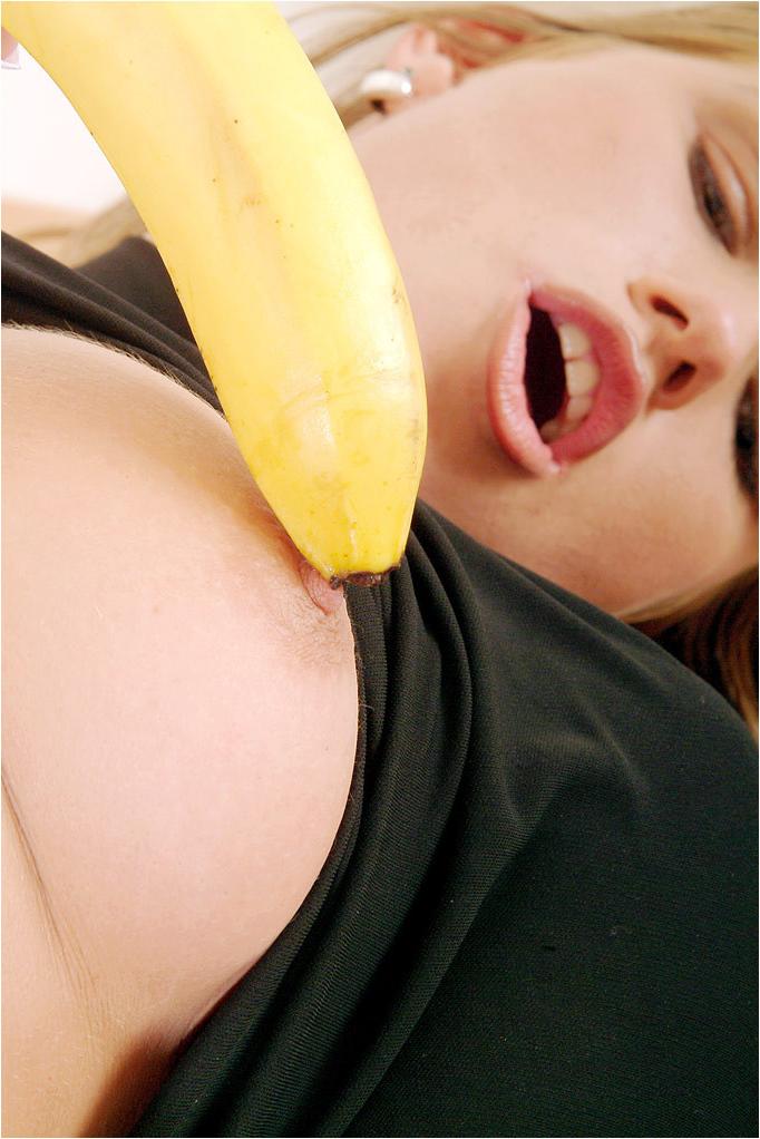 15P Beautiful blonde babe doing more with a banana than eating lunch
