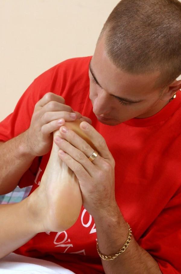 15P Blonde teen give her boyfriend a footjob