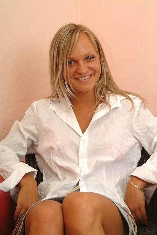 15P Tanned amateur fingers pussy
