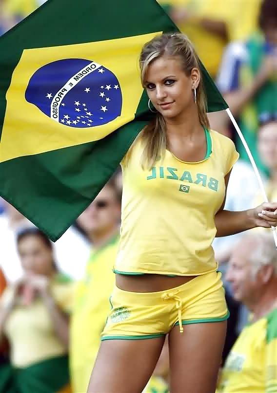 11P Girls with football