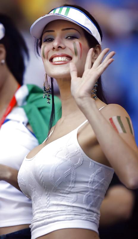 11P Girls with football