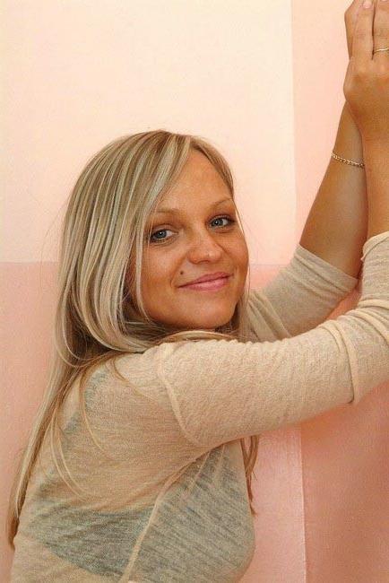 16P Tanned amateur blonde strips