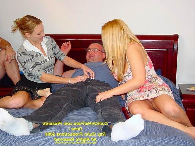 15P Blonde girl group messy facial