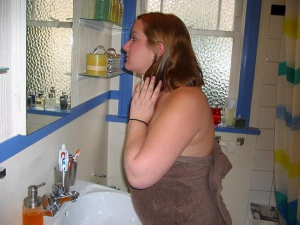 20P Plumper taking bath