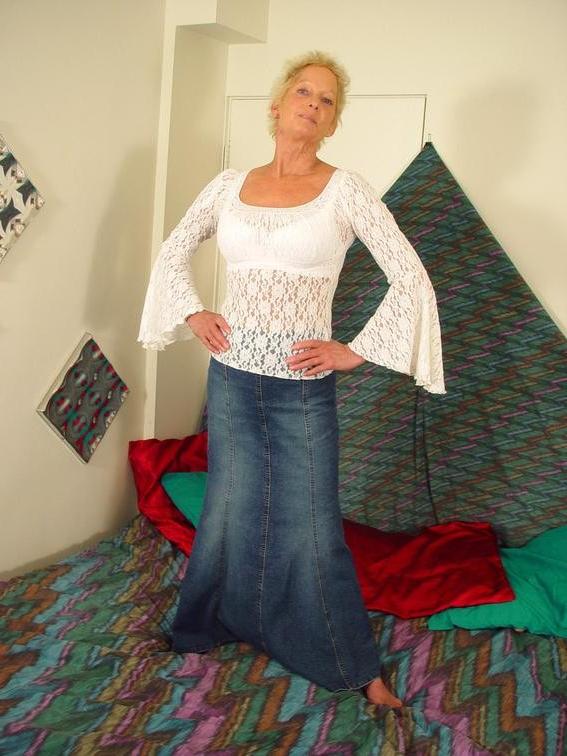 16P Double Dildo Granny Plays with Tight Shaved Pussy