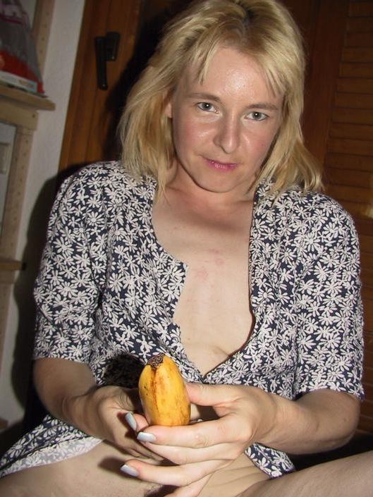 16P Blonde Milf Spreading and Playing with Banana