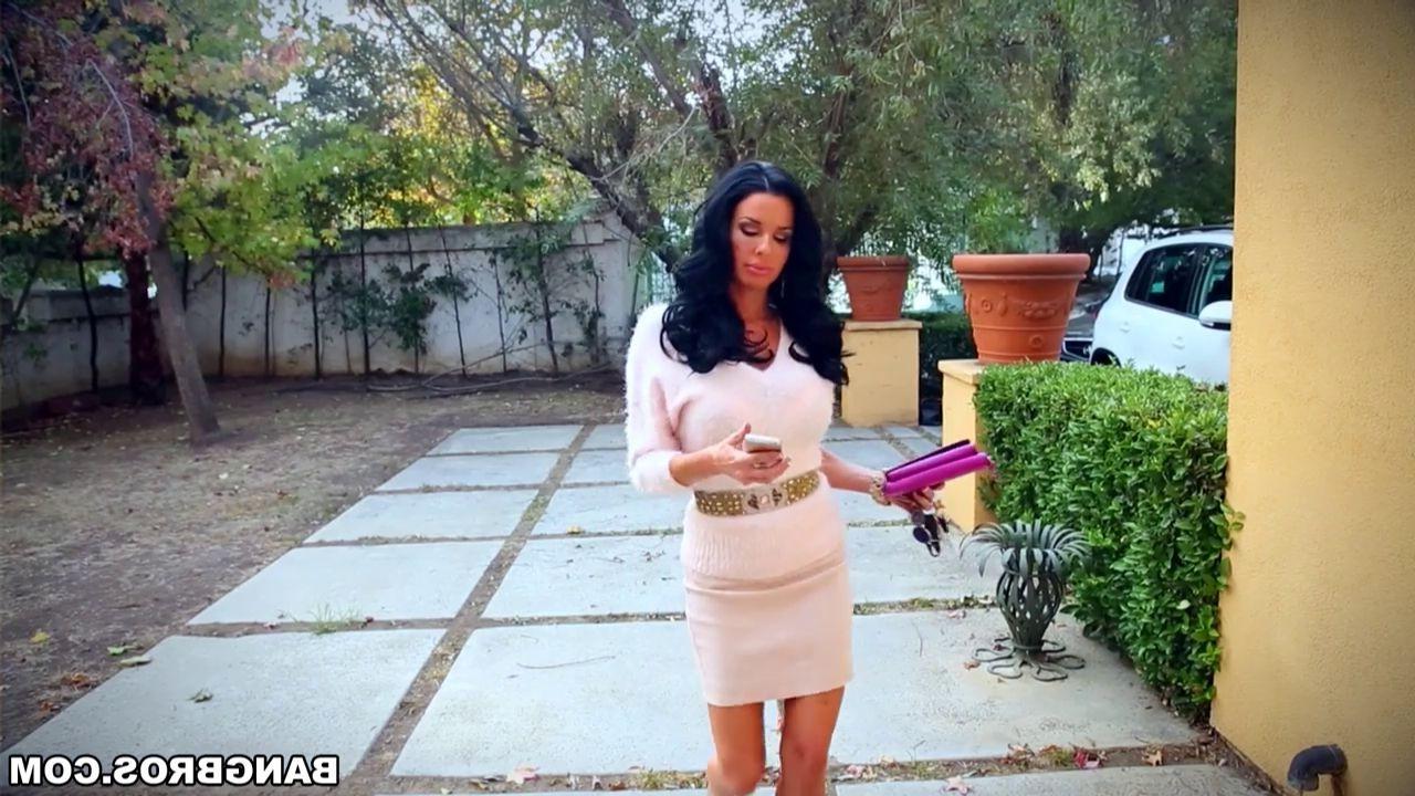 15P Veronica Avluv and Natasha White sharing Natashas hung boyfriend