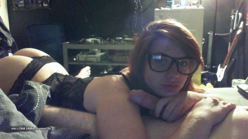 10P Geeky babe plays with her boyfriend's hard cock