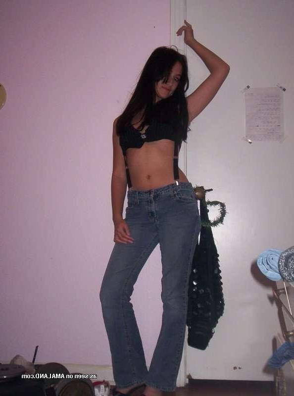 9P Skanky horny hottie sucks on her boyfriend's cock