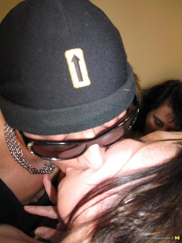 16P This dude is fucking a load of mature sluts at once