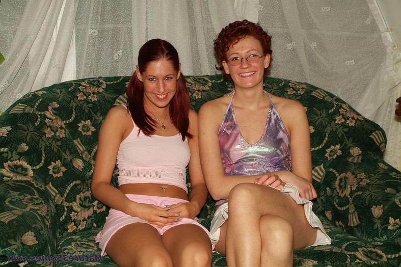 12P Mature lesbo pleased by hot chick