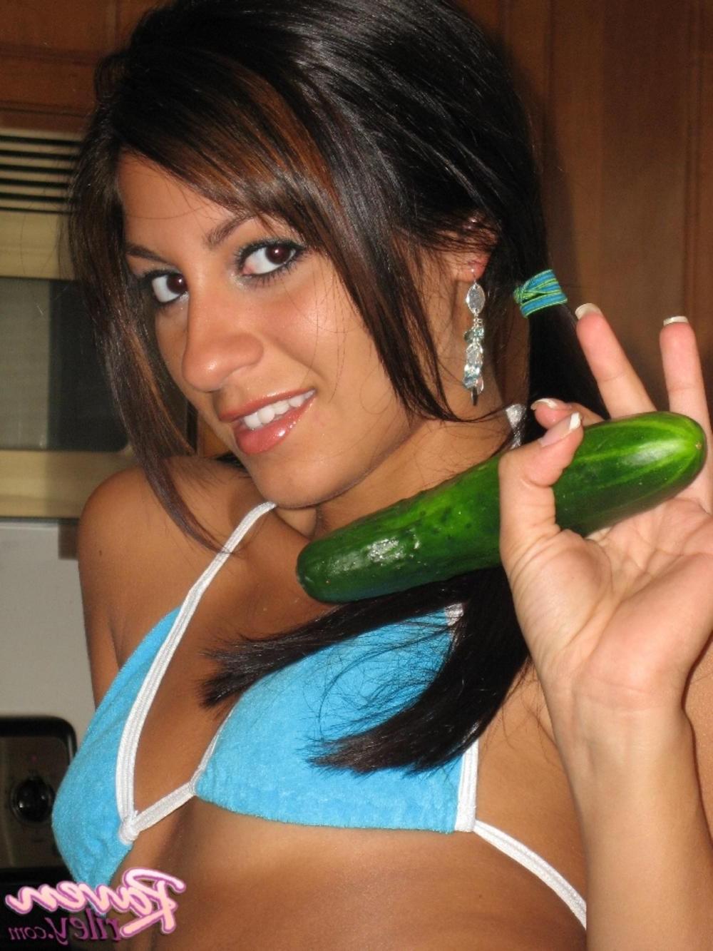 15P Raven Riley peels aside her bikini and rams a cucumber up her snatch