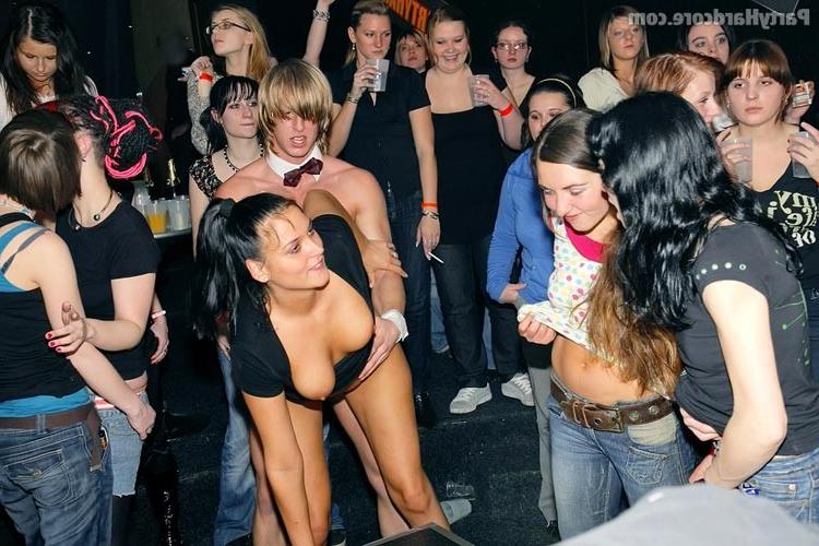 16P Amateur chickes fucking and sucking in group