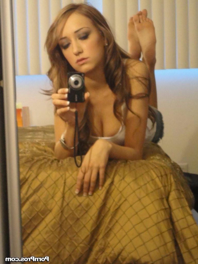 16P Victoria Rae loves to suck on camera even at home