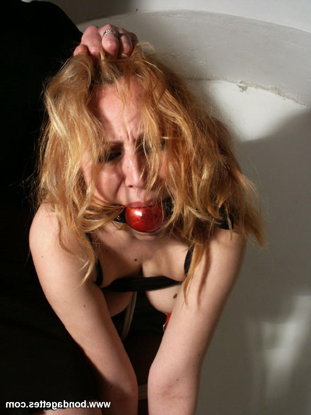 16P Pretty amateur redhead gets her hair pulled by lezdom as shes pu