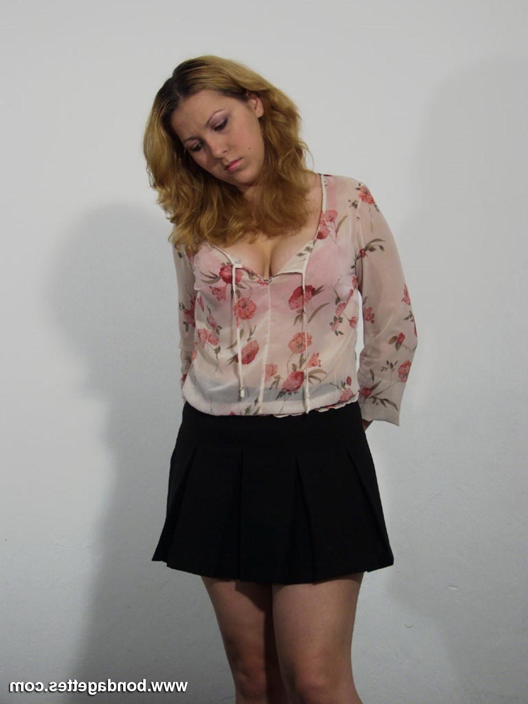 16P Amateur cutie Lecea is bound in rope and then her hands restrain