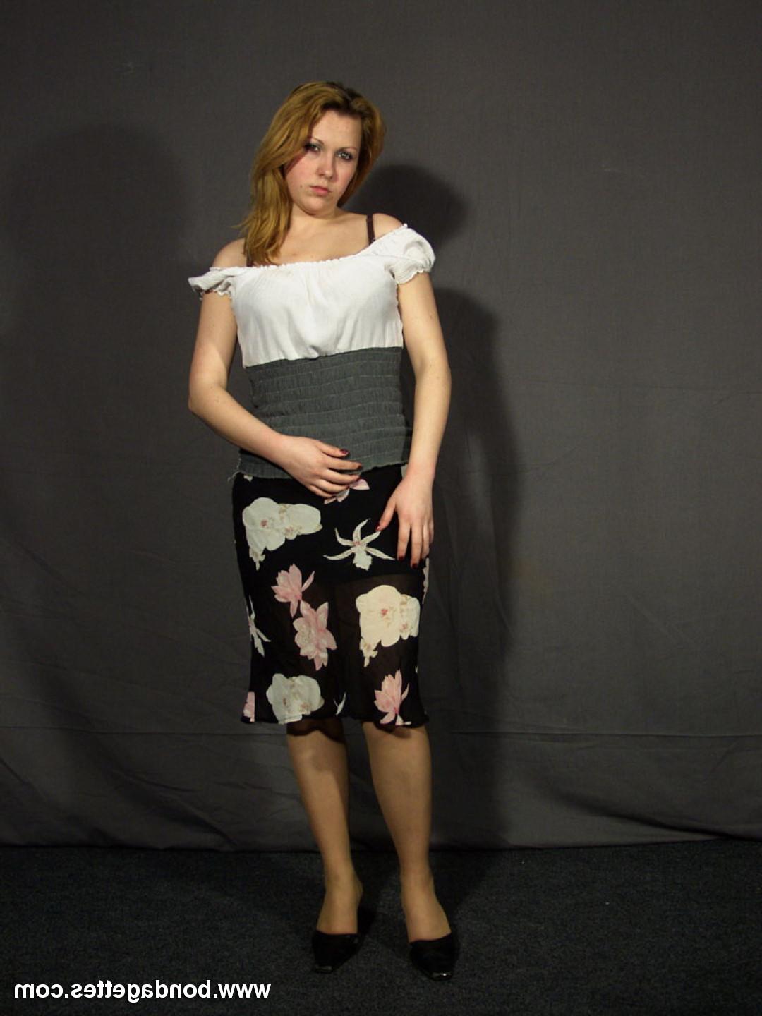 16P Amateur subbie Lecea is bound and has nipple clamps attached