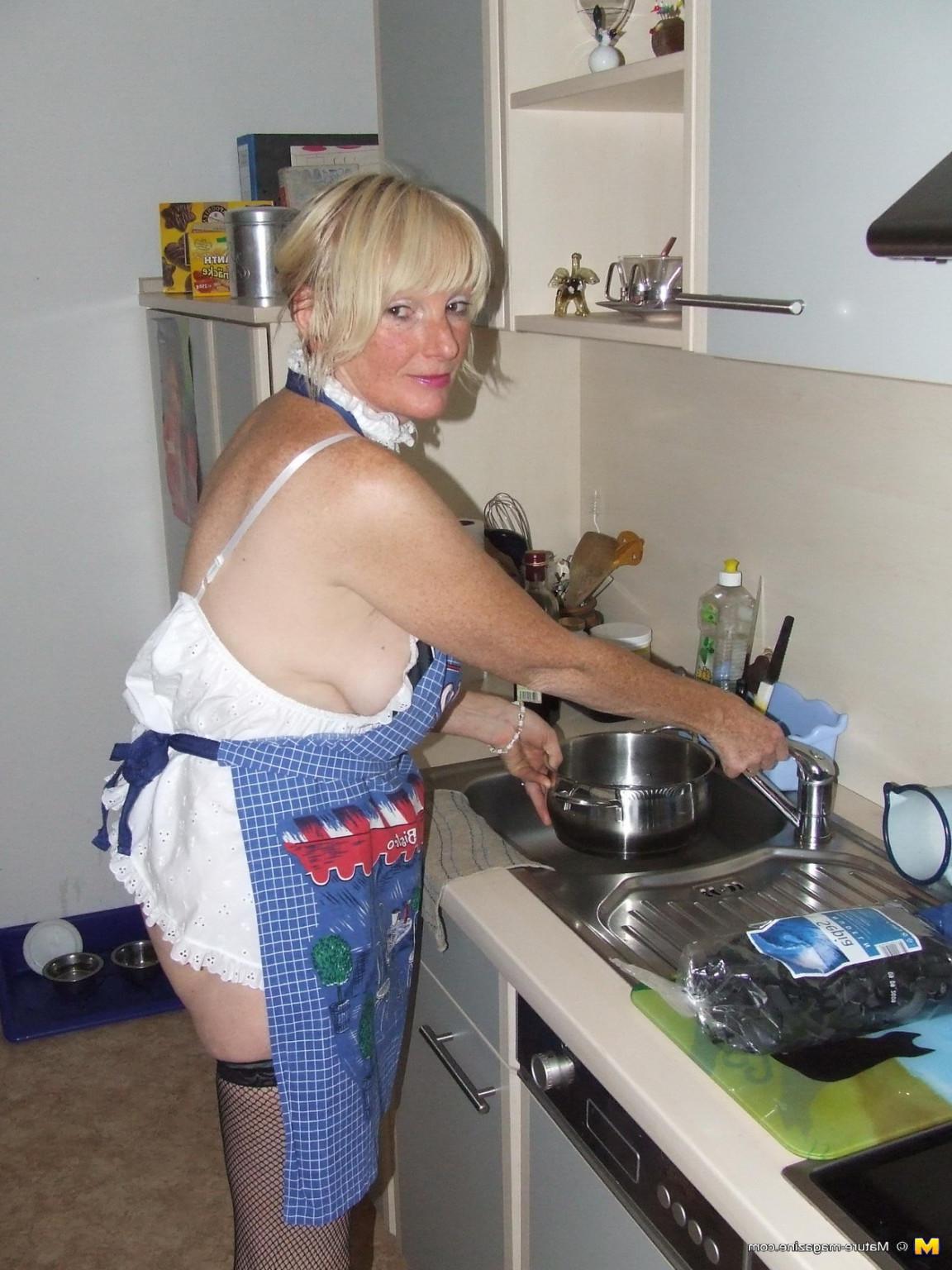 16P Naughty housewife gets frisky in the kitchen