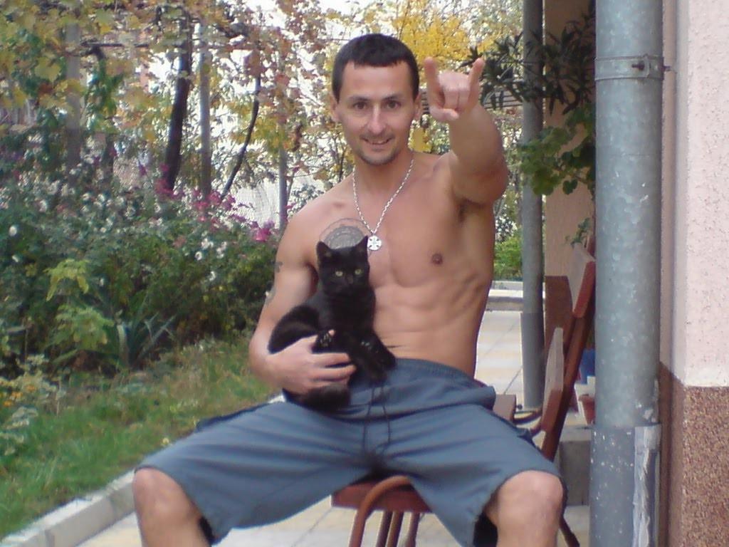 16P Naked pics of ripped Bulgarian hottie