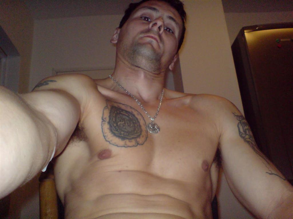 16P Naked pics of ripped Bulgarian hottie
