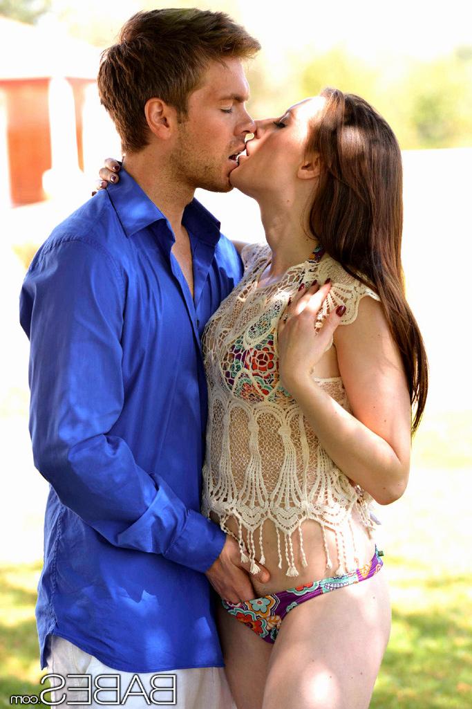 15P Samantha Bentley passionately making love with a mysterious stud