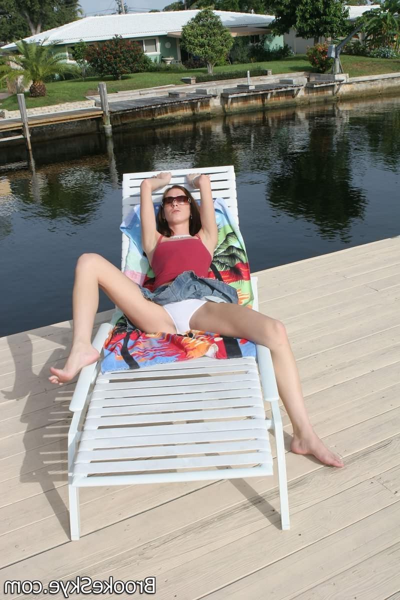 16P Brooke Skye :: Delicious teen Brooke undresses beside the pool